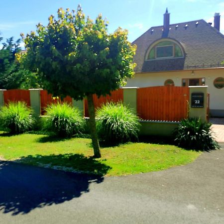 House4U Villa Balatonszárszó Exteriör bild