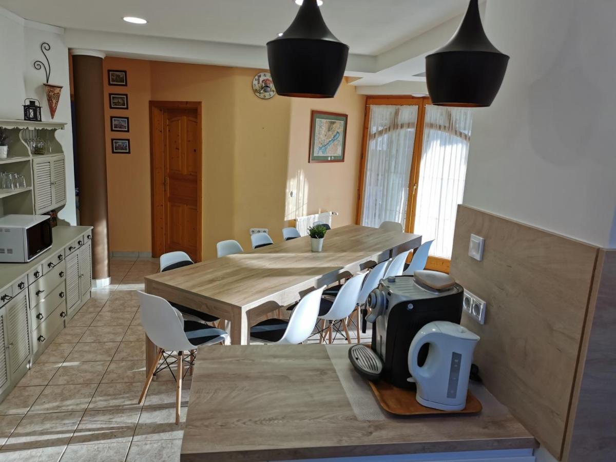 House4U Villa Balatonszárszó Exteriör bild