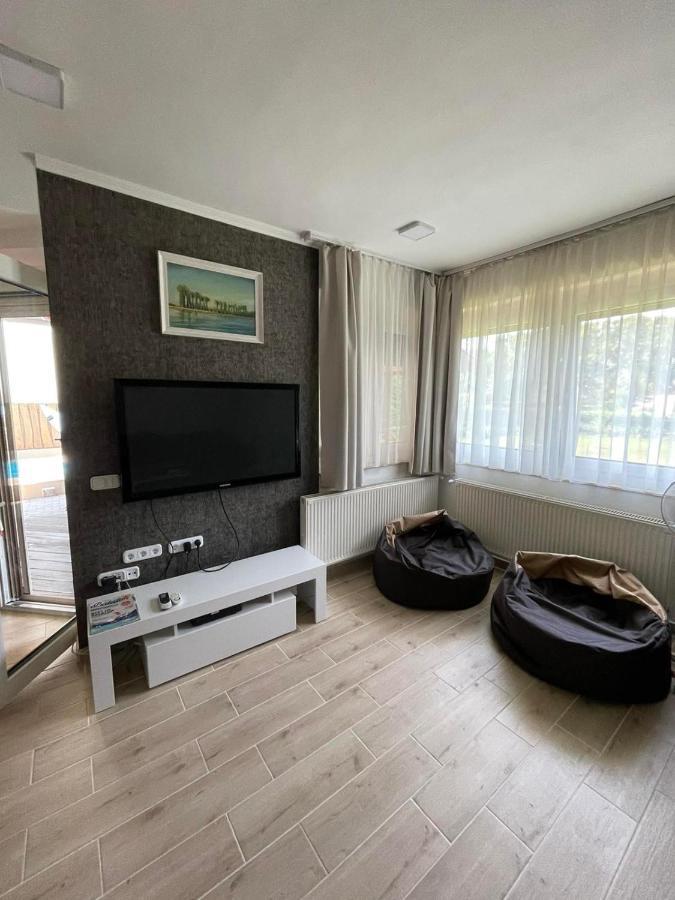 House4U Villa Balatonszárszó Exteriör bild