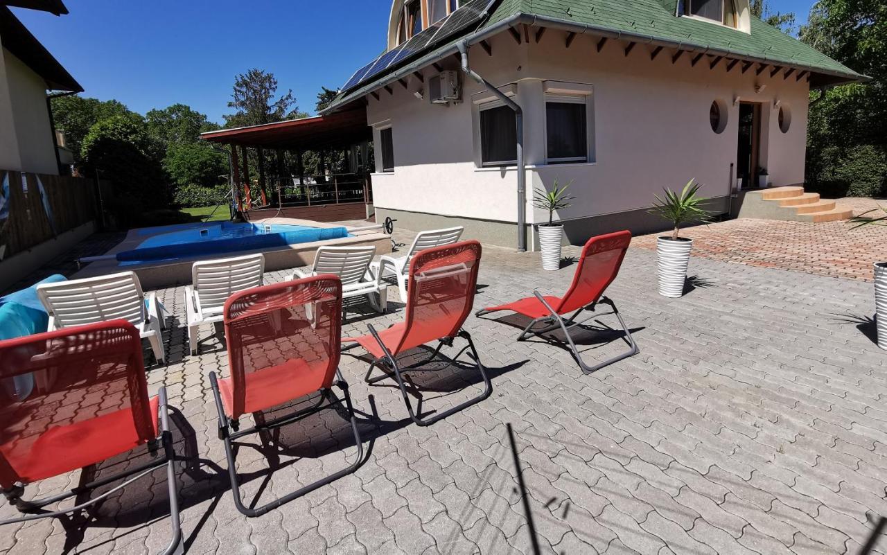 House4U Villa Balatonszárszó Exteriör bild